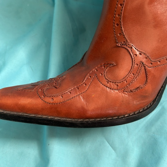 2pr Antonio Melani  pleather,size 8.5 boots. One pr is black , other is caramel - Picture 9 of 16